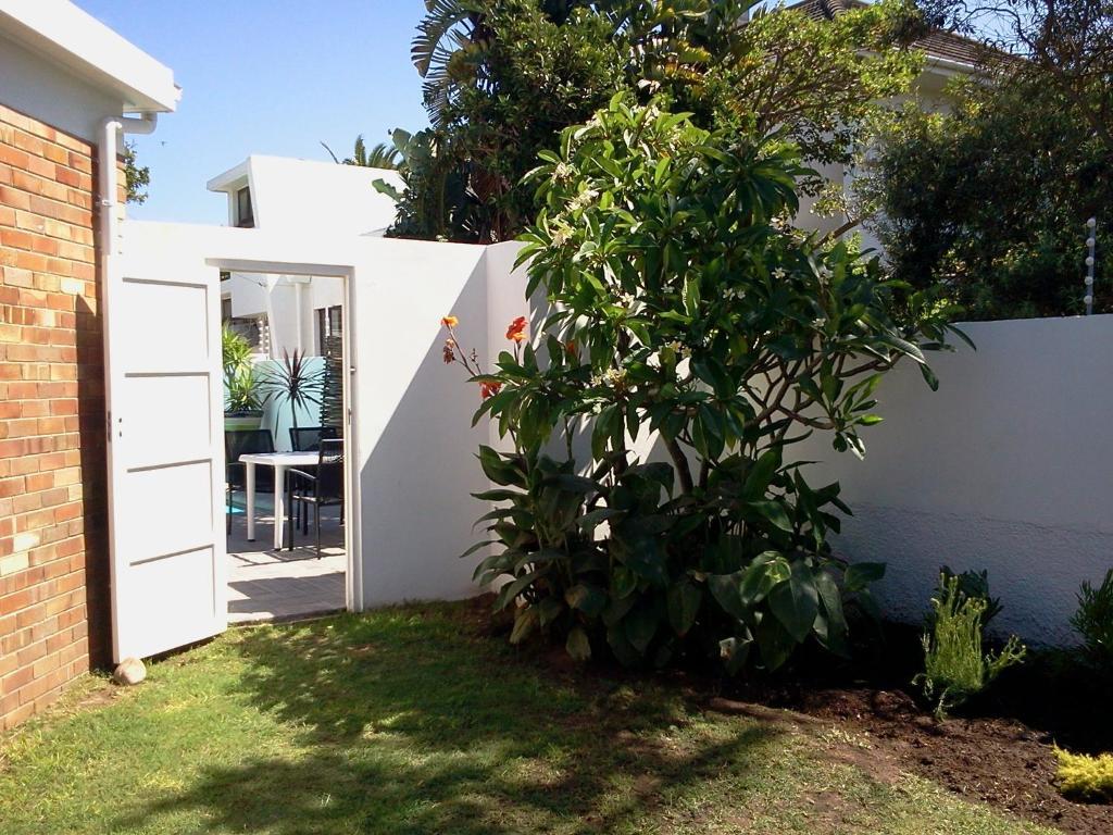 Splash Guest House Port Elizabeth Exterior photo